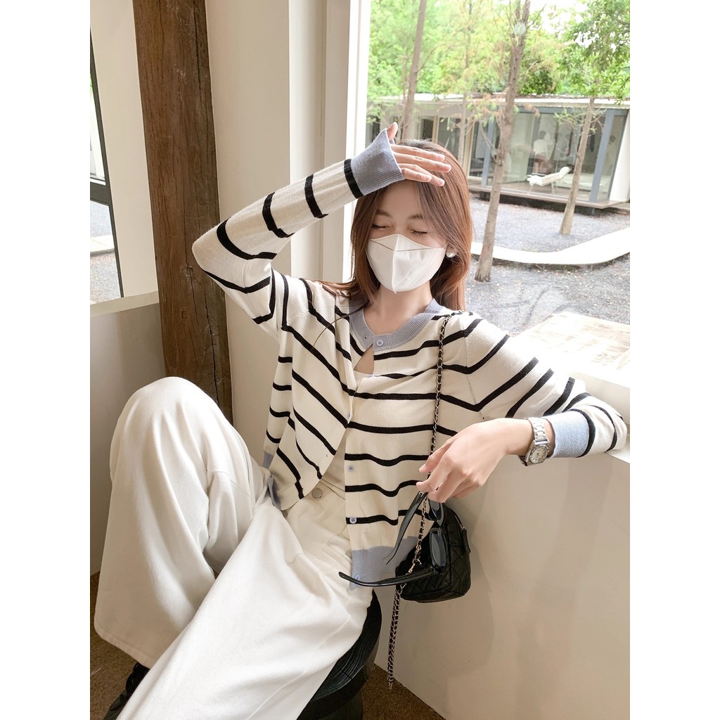 เสื้อคาร์ดิแกนถักสั้นลายบล็อกสีสำหรับผู้หญิง เหมาะสมใส่ในฤดูใบไม้ร่วง