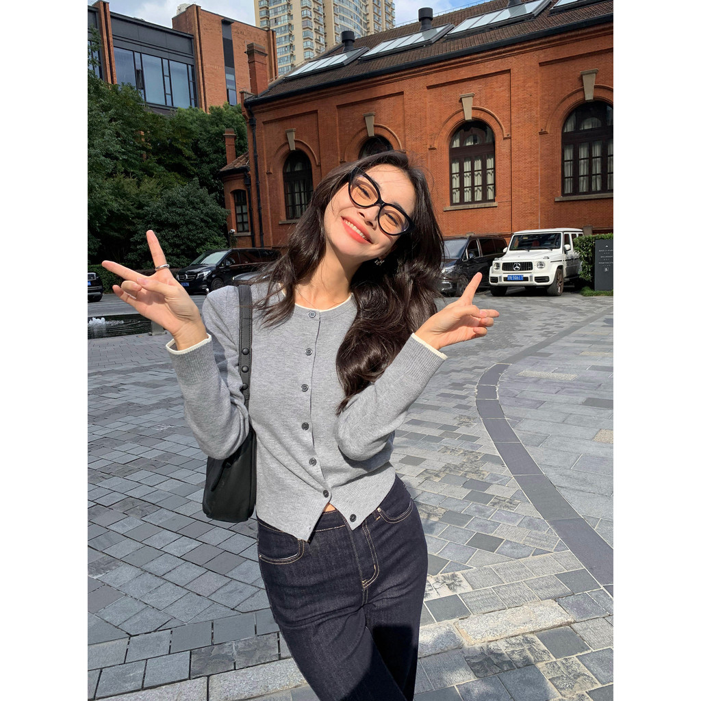 Pusumede Contrast สีรอบคอถักเสื้อสเวตเตอร์ถักผู้หญิงออกแบบรู้สึก Niche อารมณ์แขนยาว Top Note Oh Xizh