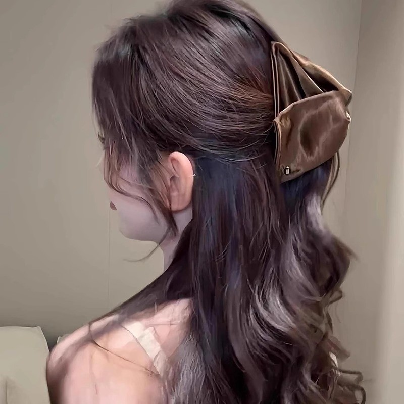 คลิปสามเหลี่ยมเปลือกหอยสไตล์ใหม่ทำจากผ้าซาติน รูปที่ 4