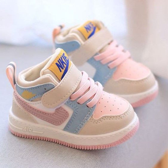 รองเท้ามาการองสีชมพูสำหรับเด็กหญิง อายุเริ่มหัดเดิน ออกแบบให้มีการระบายอากาศดี