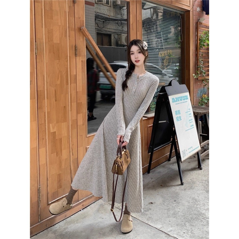 เดรสยาวผ้าร่อง สีดำ คอกลม แขนยาว กระดุมหน้า ผ้าร่องใหญ่ กระโปรงทรงเอ ผ้าวิสโคส อบอุ่น สไตล์มินิมอล #5505 - รูปที่ 7