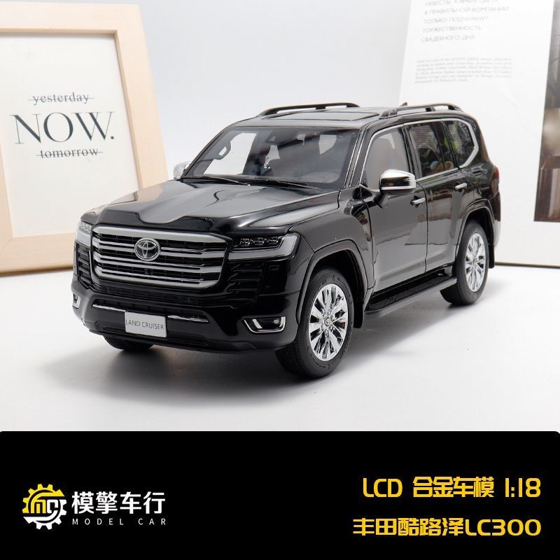 LCD 1: 18 Toyota Land Cruiser Land Cruiser LC300 ZX โมเดลรถจําลองเปิดเต็มรูปแบบ