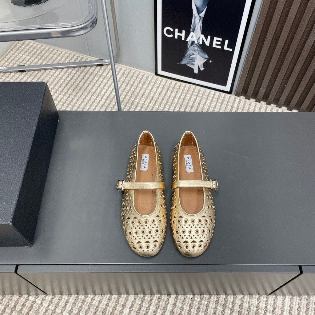 Alaia 25ssSpring ฤดูร้อนใหม่ Hollow Out Flat Ballet Flats