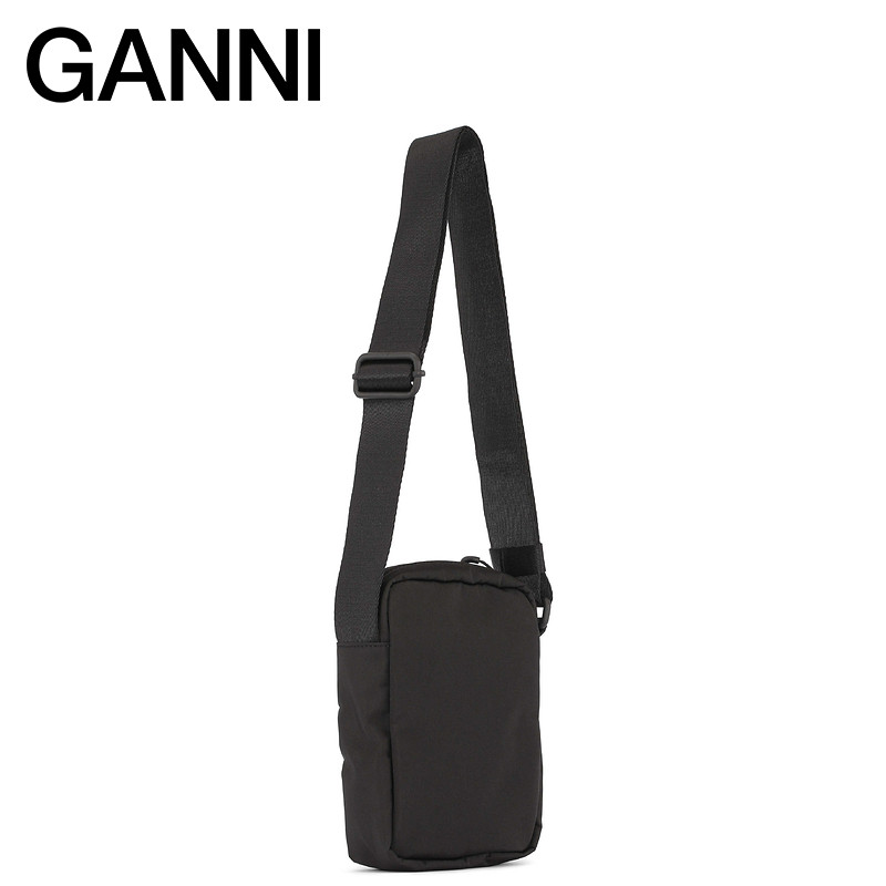 Ganni Female Bag 2022 โลโก้สีดําสไตล์ใหม่ Small Size Casual Messenger Bag กระเป๋าสะพายไหล่ A4422099