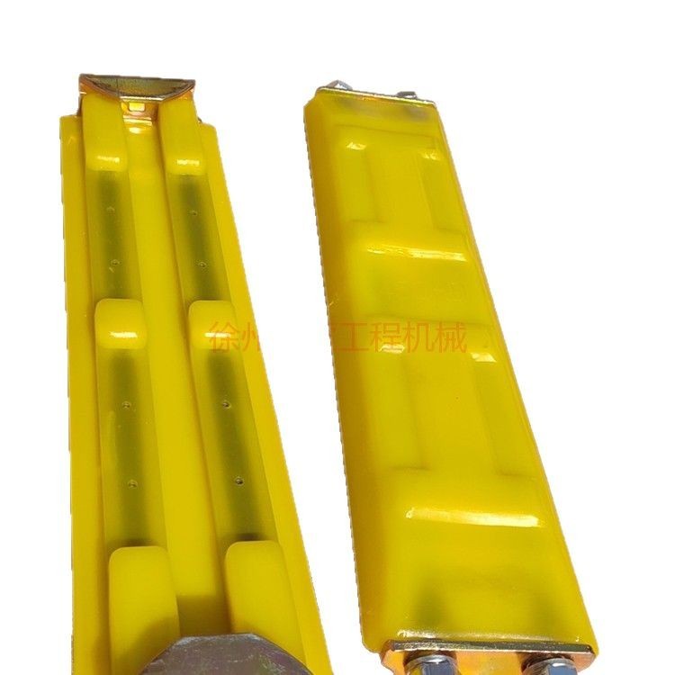 X Xu Gong ชิ้นส่วนอุปกรณ์เสริมรถขุด 800380970	บล็อกรางยาง BO135-400B