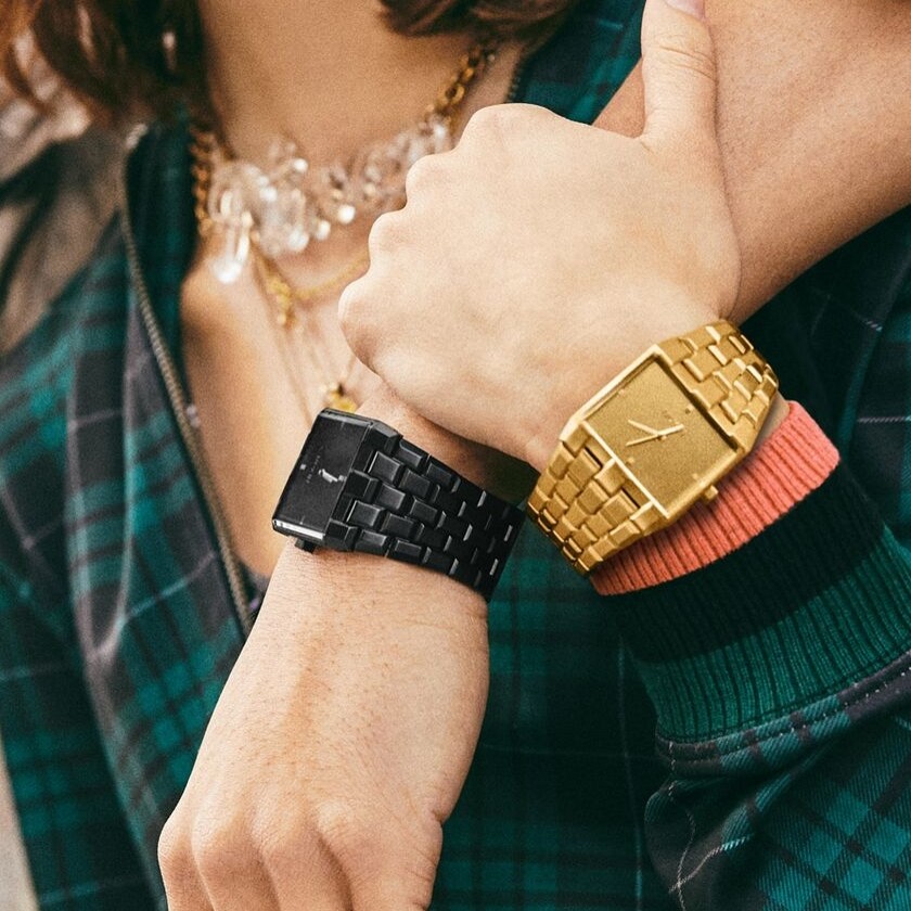 Daigou ของแท้ NIXON Ticket NIXON นาฬิกาทองขนาดเล็ก Retro Gold สายเหล็กสแควร์กันน้ําผู้ชายผู้หญิงนาฬิ