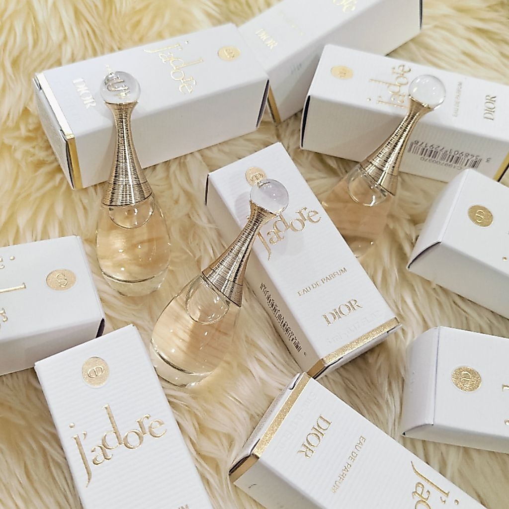 โค้ดทักแชท Dior J'adore Eau De Parfum ขนาด 5 ml สะท้อนความหรูหรา สง่างาม และความมีเสน่ห์ของผู้หญิงได้อย่างสมบูรณ์แบบ