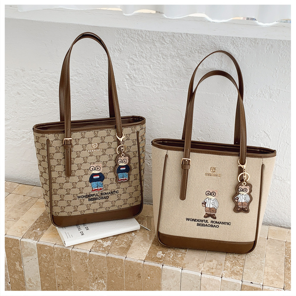 กระเป๋าสุภาพสตรีแบบหมีปัก ทรงถังสไตล์เกาหลี สายสะพายไหล่ข้างเดียว ออกแบบสำหรับสวมใต้วงแขน ความจุมาก ใช้งานได้หลายโอกาส