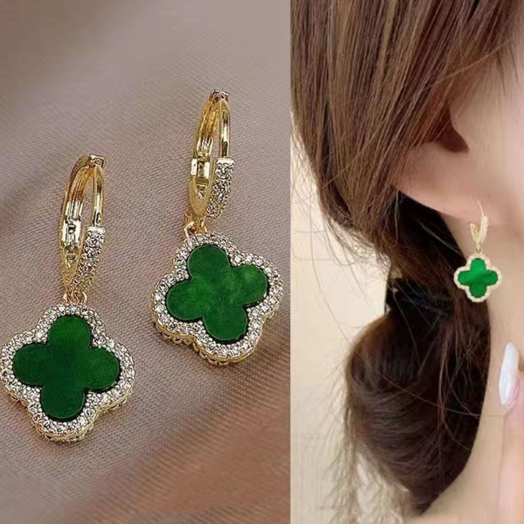 Four-Leaf Clover ต่างหู 2026 ใหม่ All-Match ต่างหูประณีตกระพริบเพชรต่างหู Influencer High-End Tempera