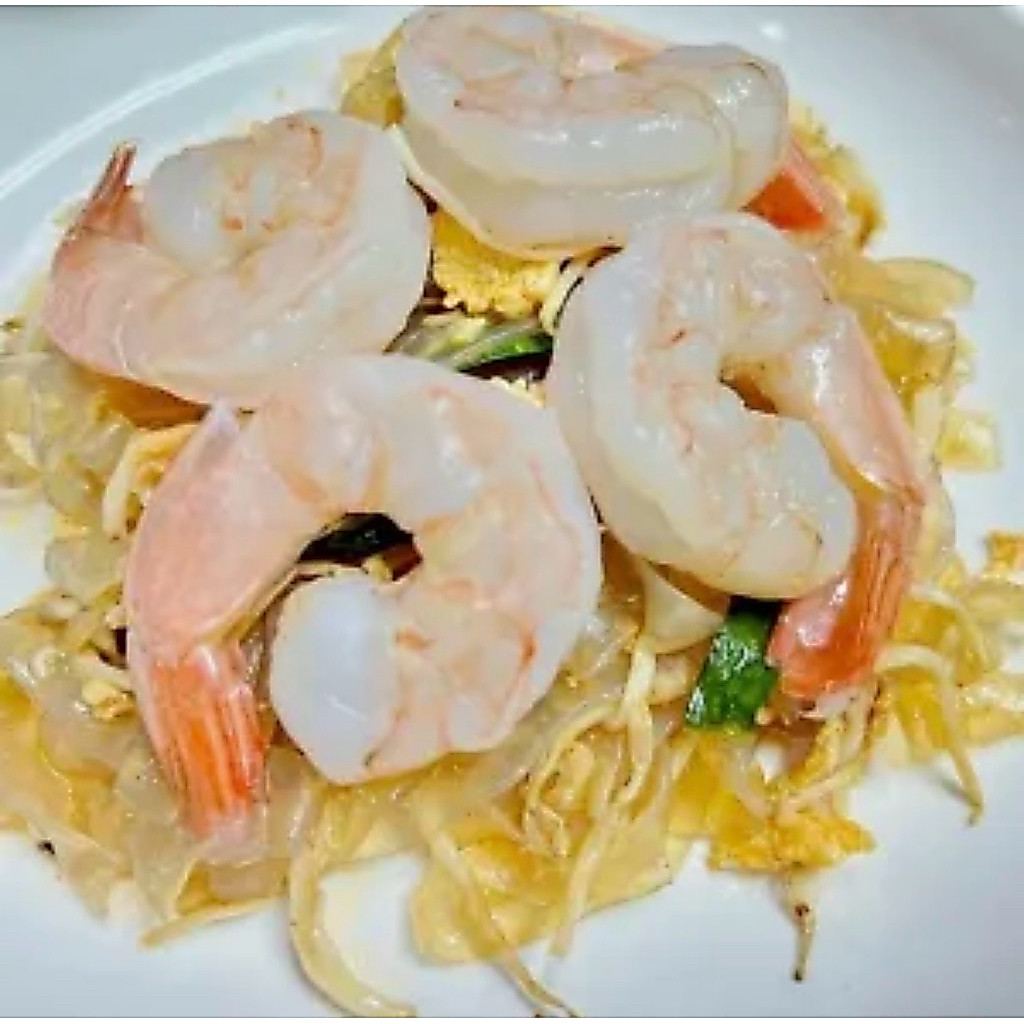 ผัดไทยเส้นจันท์บุกโบราณกุ้งสด