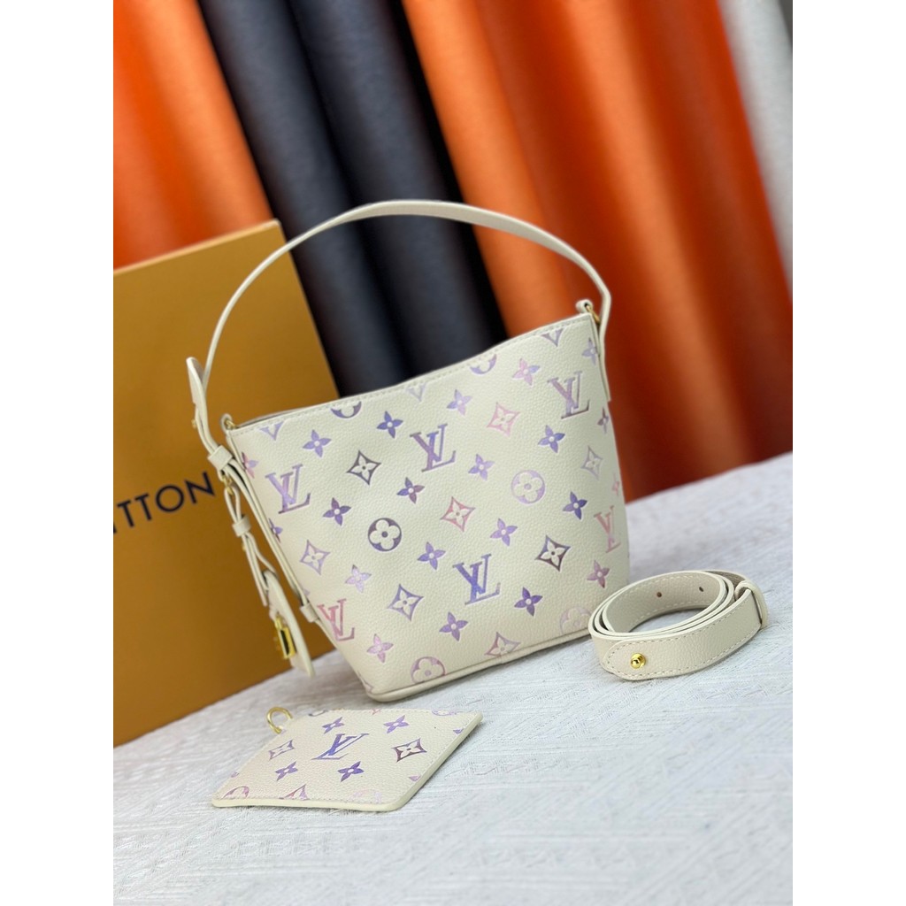 All In BB กระเป๋าถือนวมแบบฝันโมโนแกรม พร้อมระบบไฮดรอลิค ขนาด 16x18x12 ซม.