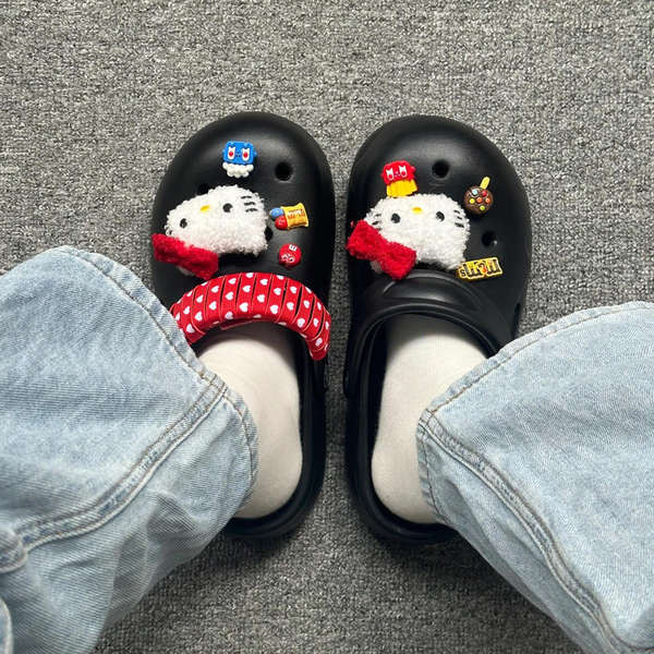 jibbitz croc jibz Hello Kitty รองเท้าหัวเข็มขัดถอดออกได้ พร้อมดอกไม้ ระดับไฮเอนด์