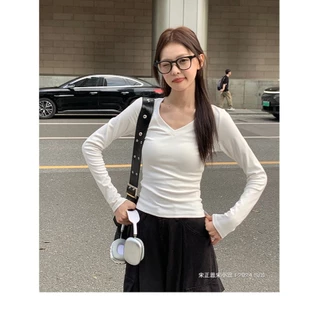 Hotgirl พร้อมส่ง สื้อยืดแขนยาวผู้หญิง เสื้อยืดเข้ารูป แขนยาวคอวี สไตล์พื้นฐาน เรียบง่าย ผ้าใส่สบาย