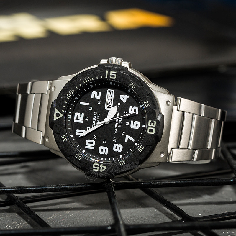 CASIO CASIO นาฬิกาผู้ชายอินเทรนด์กีฬากันน้ํา Luminous Quartz นักเรียนตัวชี้นาฬิกา MRW-200HD-1