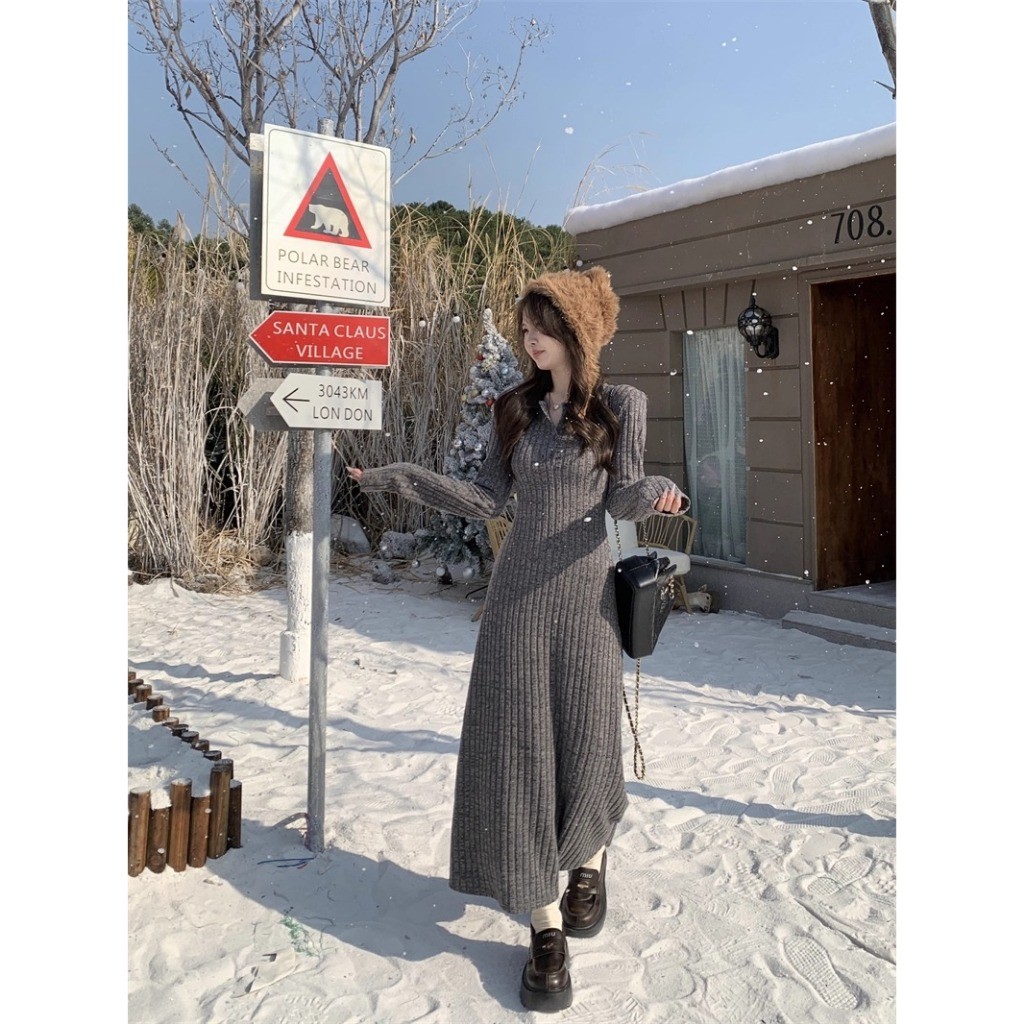 เดรสยาวผ้าร่อง สีดำ คอกลม แขนยาว กระดุมหน้า ผ้าร่องใหญ่ กระโปรงทรงเอ ผ้าวิสโคส อบอุ่น สไตล์มินิมอล #5505 - รูปที่ 4