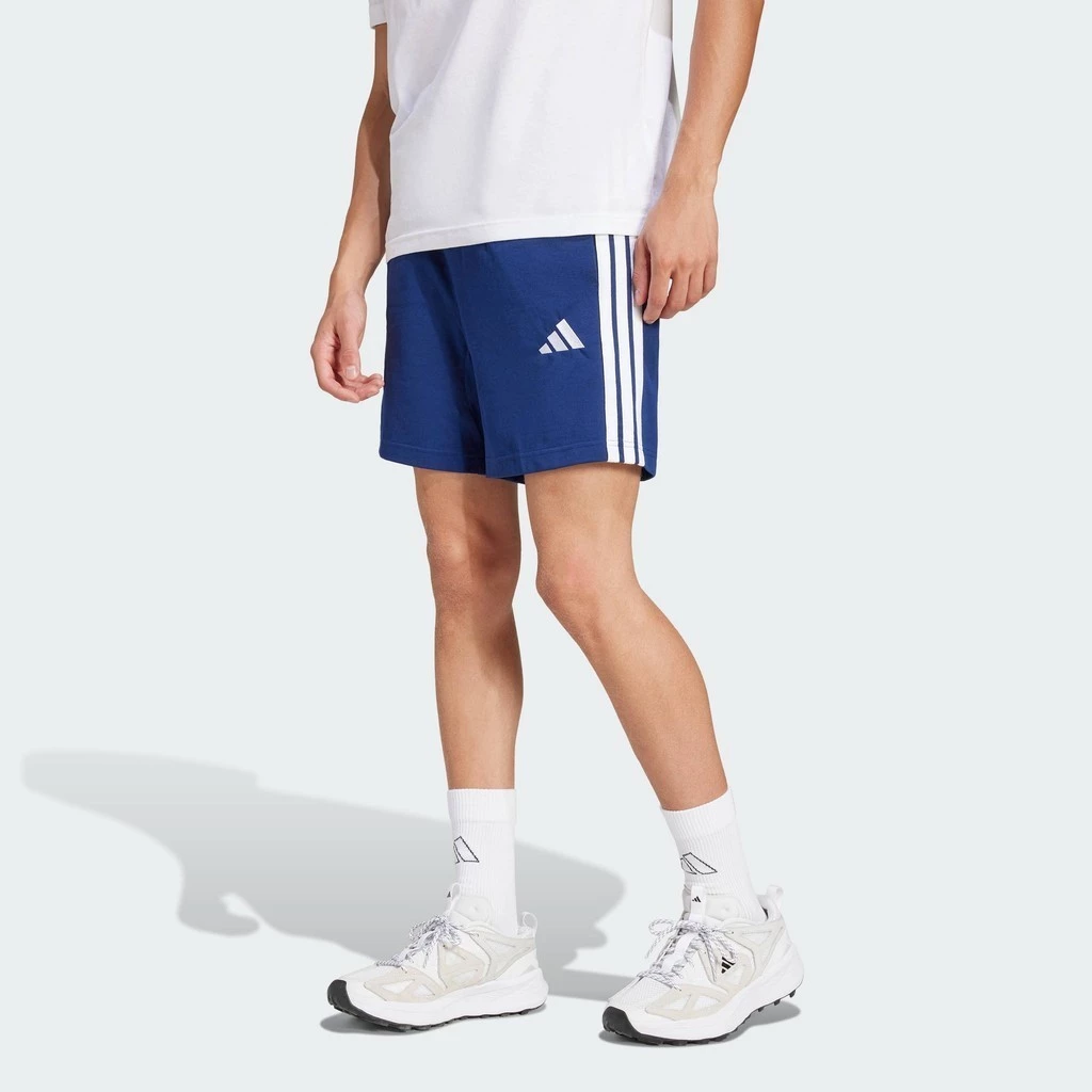 adidas ไลฟ์สไตล์ กางเกงขาสั้นผ้าซิงเกิลเจอร์ซีย์ Essentials 3-Stripes 7 นิ้ว ผู้ชาย สีน้ำเงิน JF3679