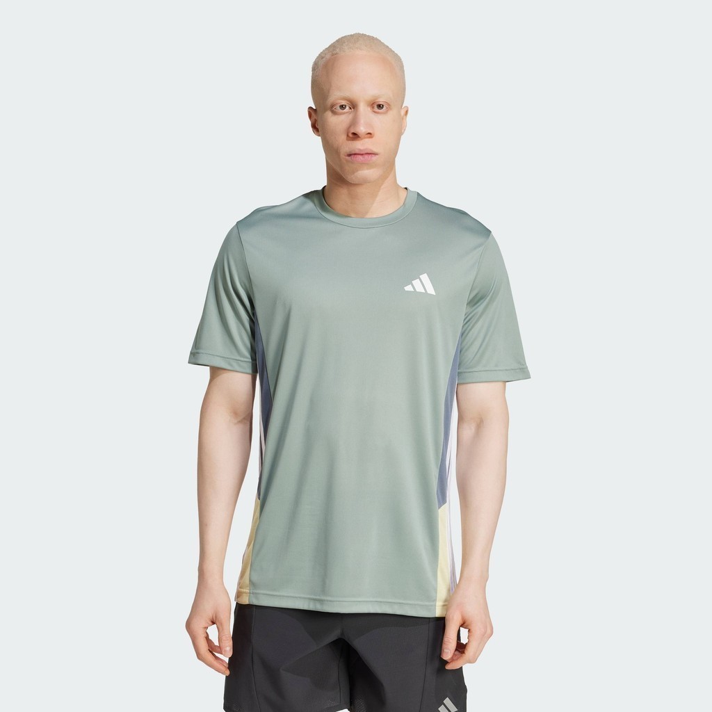 adidas Gym & Training เสื้อยืดคัลเลอร์บล็อก Train Essentials Seasonal ผู้ชาย สีเขียว JI8398