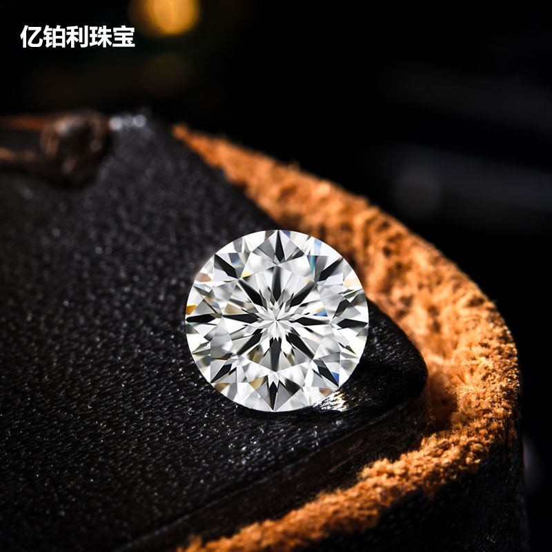 CVD Lab ผลิตภัณฑ์เพชรสังเคราะห์จากเหอหนาน แหวนแต่งงาน 1 กะรัต พร้อมต่างหูและสร้อยคอ