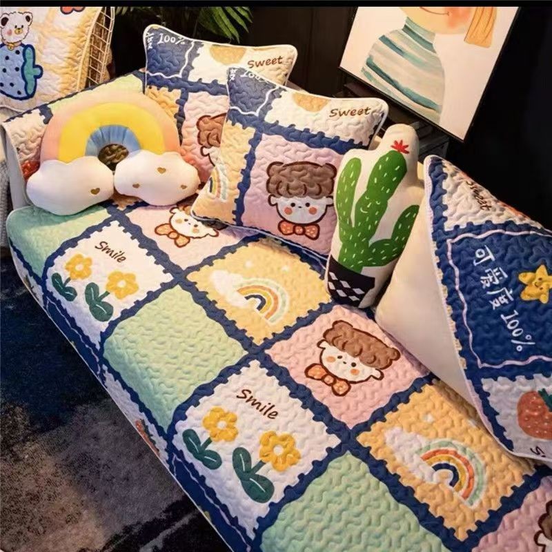 ผ้าปูเบาะโซฟา ผ้าคลุมโซฟา เบาะโซฟาลื่นการ์ตูนน่ารัก กันลื่น พรมปูพื้น ป้องกันฝุ่นและสิ่งสกปรก3ลาย7ขนาดให้เลือก พร้อมส่ง