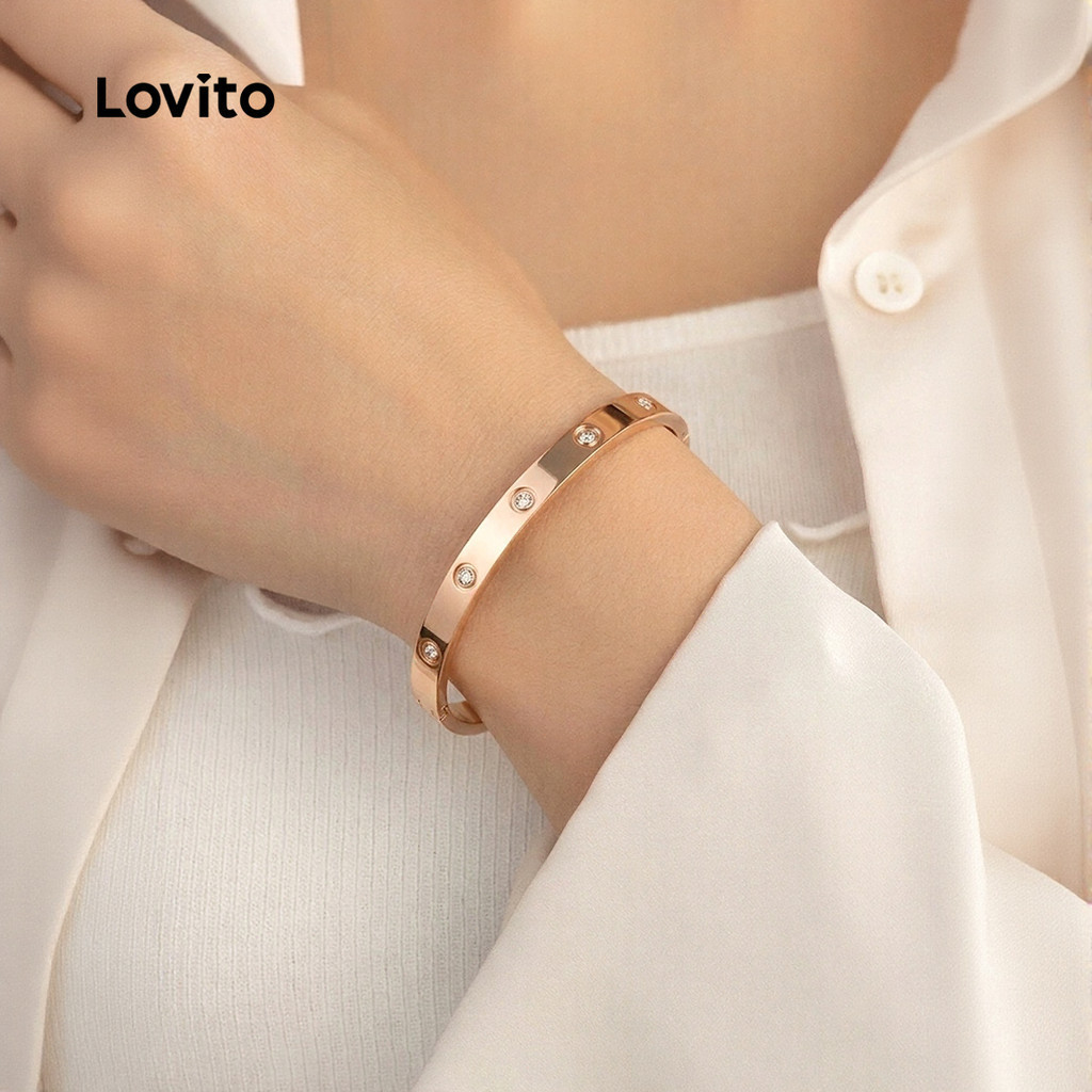Lovito  สร้อยข้อมือลําลอง สร้อยข้อมือทองเรียบง่าย LFA117086