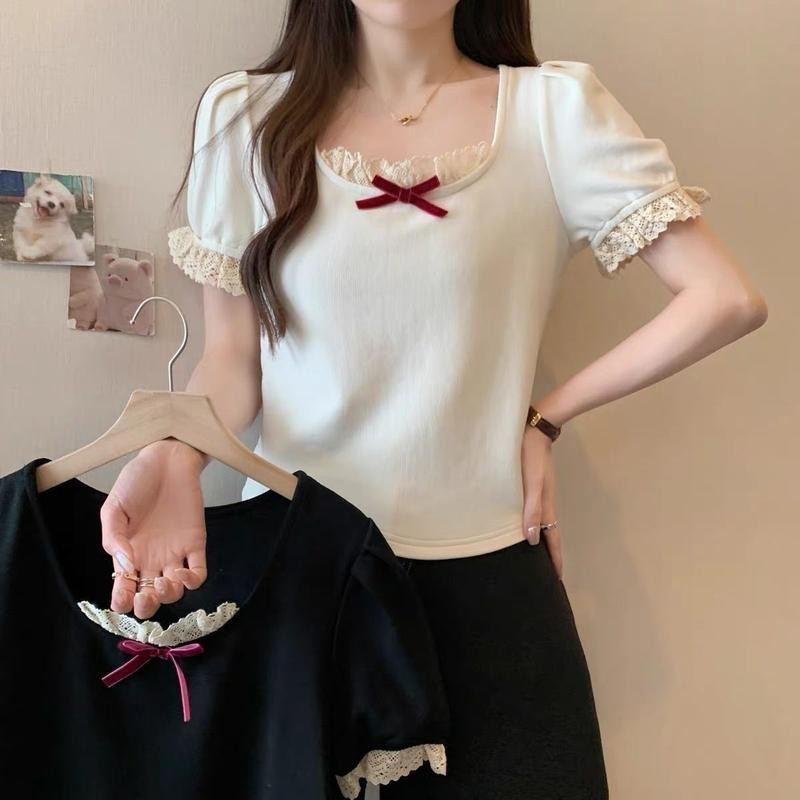 เสื้อยืดแขนสั้น ฤดูร้อน มาใหม่ ลูกไม้เย็บปะติดปะต่อกัน มีโบว์ สไตล์น่ารักและเซ็กซี่ สาวฮอต สั้น สลิมฟิต เสื้อเอนกประสงค์