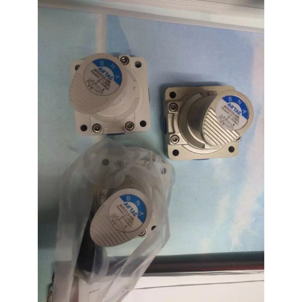 วาล์วหมุนมือ Yadeke แท้ดั้งเดิมพร้อมล็อค 4HV230-08L 4HV330-10L วาล์วถอยหลังควบคุมกระบอกสูบ