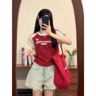 Bella Shop เสื้อยืดแขนสั้นสไตล์อเมริกันย้อนยุคสำหรับผู้หญิง น่ารัก เย็บตะเข็บสีแดงและสีขาว แขนสั้นสองแถบ เสื้อตัวบน