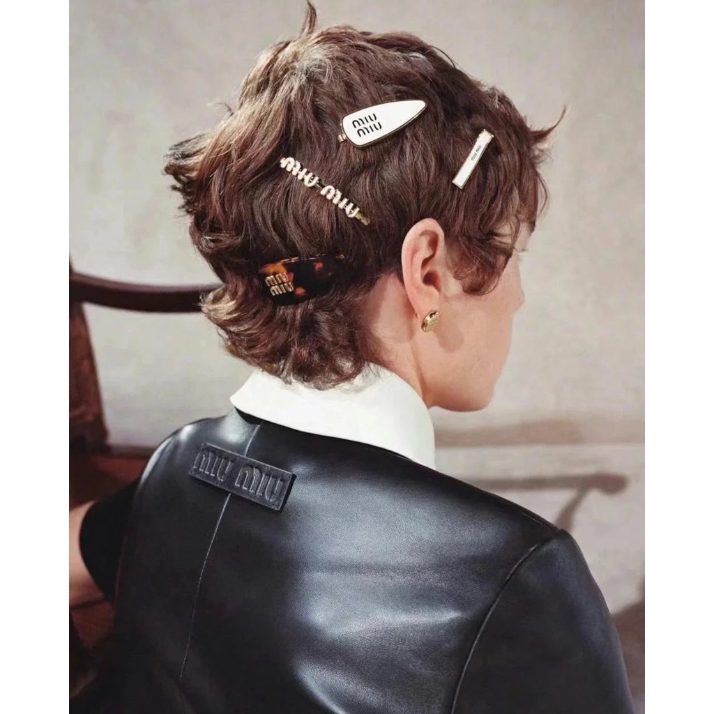 [ระดับ Daigou] MiuMiu กิ๊บติดผมทรงตัวอักษร เครื่องประดับผมแฟชั่น