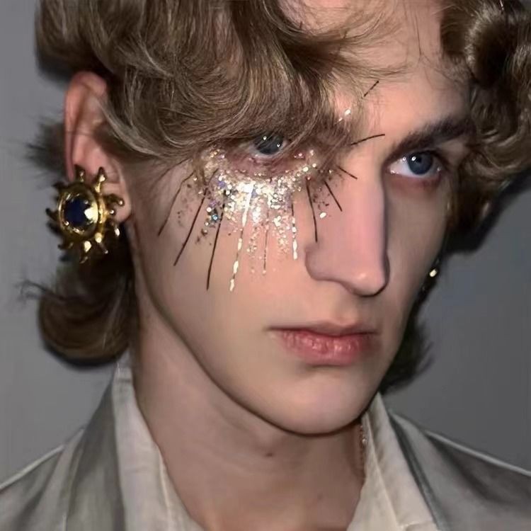 万圣节太阳之子cos镭射银钻山根亮片音乐节金线金色亮片眼部妆容halloween sun son cos laser silver diamond mountain20250928