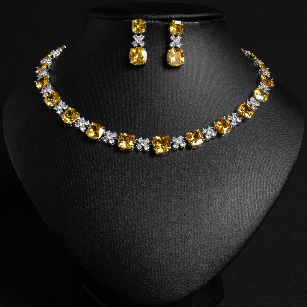 เครื่องประดับเจ้าสาวหรูหรา Zircon สร้อยคอมากกว่ายังรวมถึงต่างหูสำหรับงานแต่งงานหรืองานปาร์ตี้