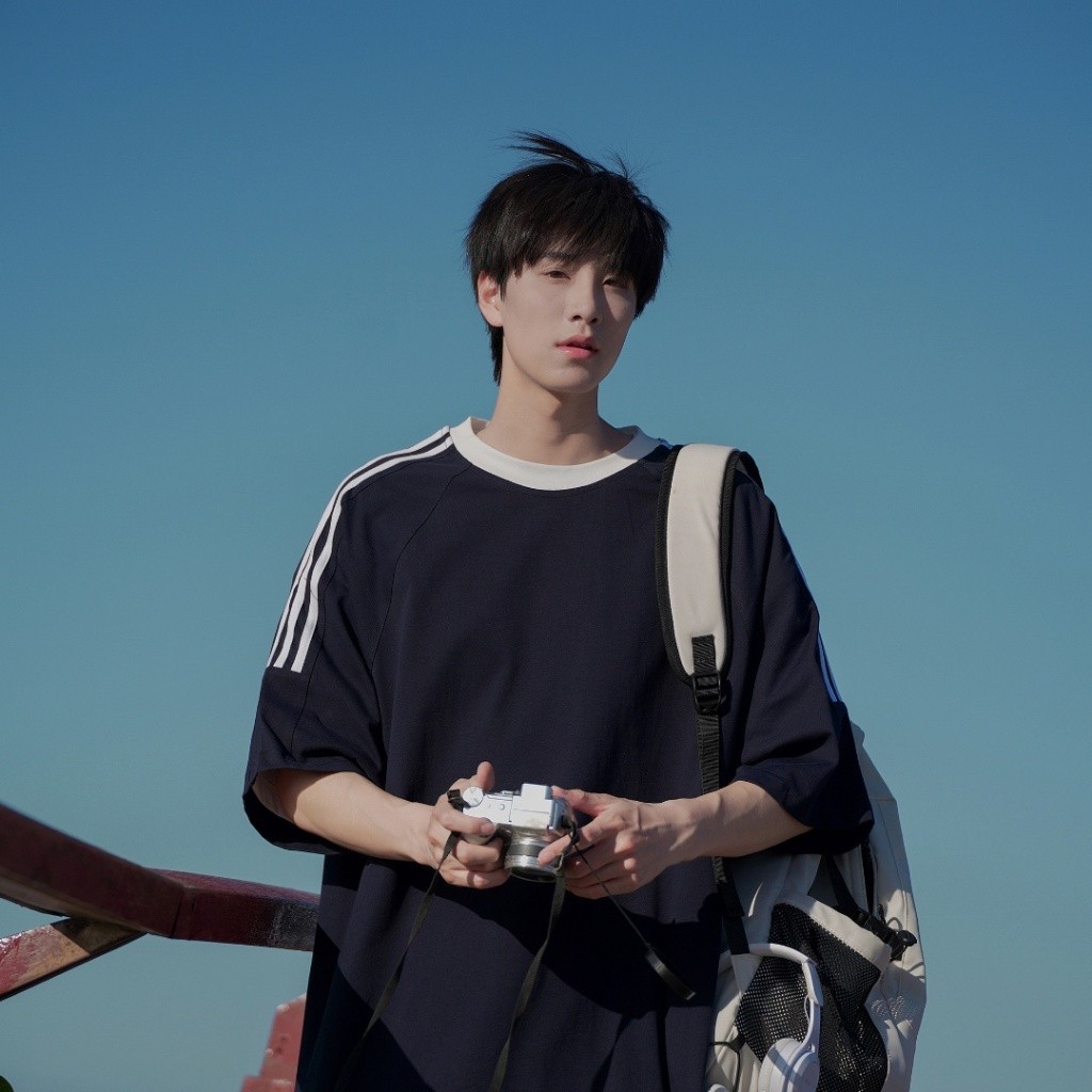 ⚡PRPMAN⚡-สไตล์อเมริกัน แบรนด์ยอดนิยม ลายทาง เสื้อยืด แขนสั้น ชาย ฤดูร้อน สีล้วน เสื้อท่อนบน