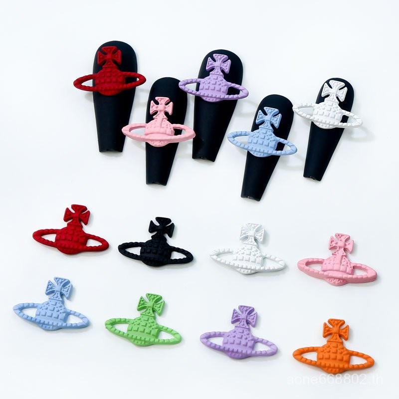 ใหม่ Queen Si Macaron สีเล็บเครื่องประดับโลหะผสมสีสเปรย์ Planet Saturn เล็บสติกเกอร์ตกแต่ง Q88J