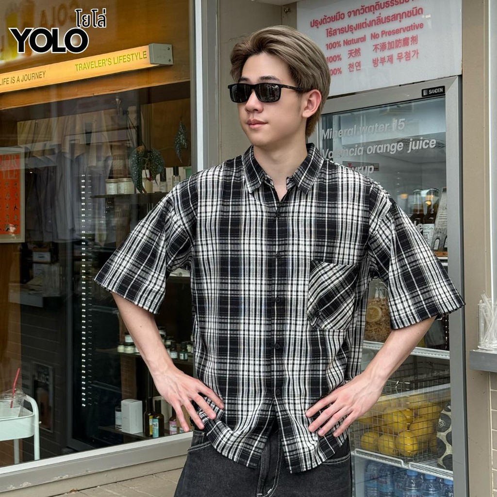 YOLO เสื้อเชิ้ต OVERZISE เสื้อเชิ้ตผู้ชาย เสื้อเชิ้ตลายทาง แขนสั้น ติดกระดุมหน้า Y252363 ราคา ถูกที่สุด ดีลบีเคเค แกลเลอรีภาพที่ 2