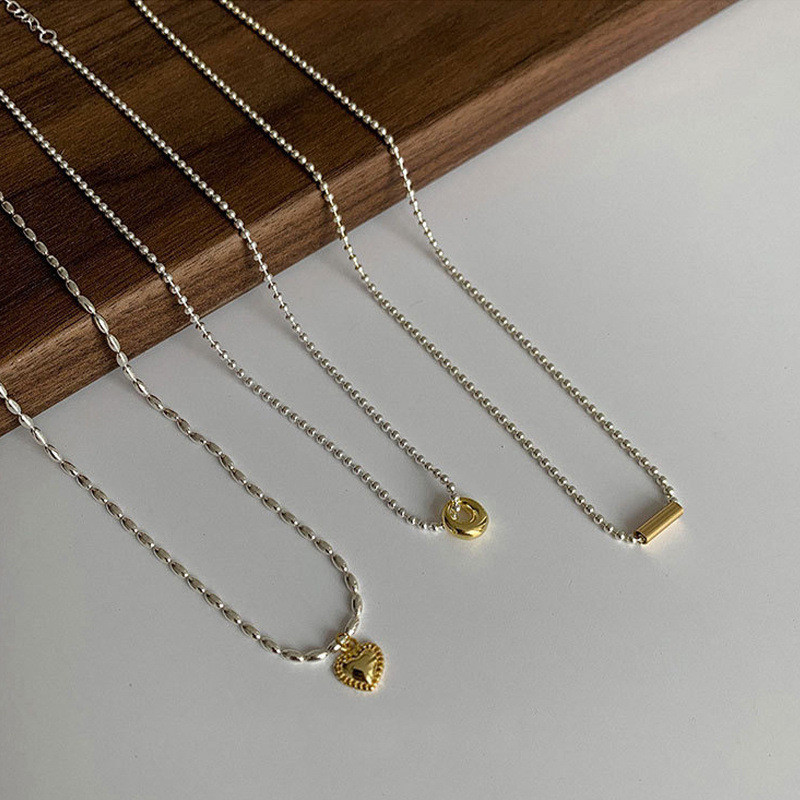 Retro Simple Gold Silver สีการจับคู่สร้อยคอลูกปัดข้าว ins Niche High-End Clavicle Chain 2024 สไตล์ให