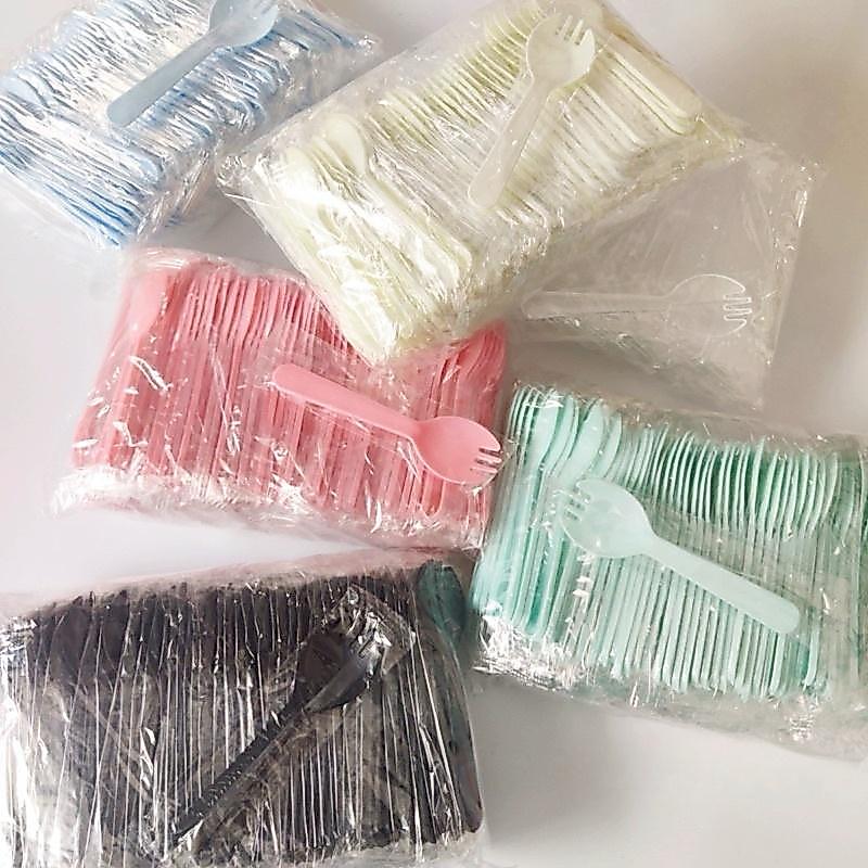 ช้อนส้อมพลาสติก แบบใช้แล้วทิ้ง แพ็ค 100 ชิ้น แยกถุงทุกชิ้น