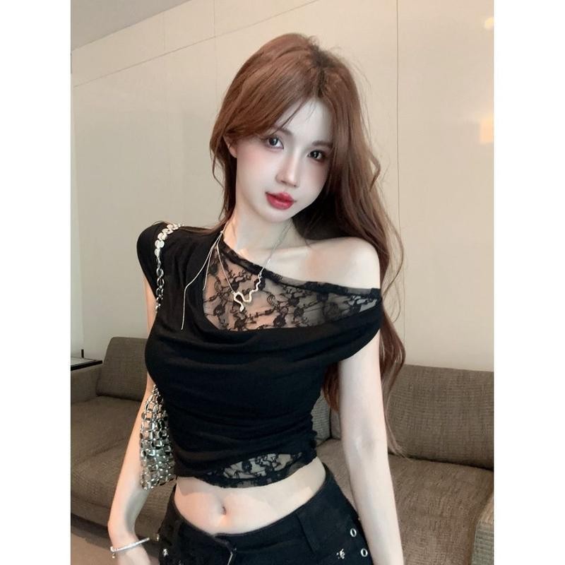 เสื้อเย็บปะติดปะต่อกันลูกไม้แฟชั่นสำหรับผู้หญิง สไตล์ใหม่ฤดูร้อ การออกแบบหลายชั้นที่เซ็กซี่ อเนกประสงค์ เปิดไหล่