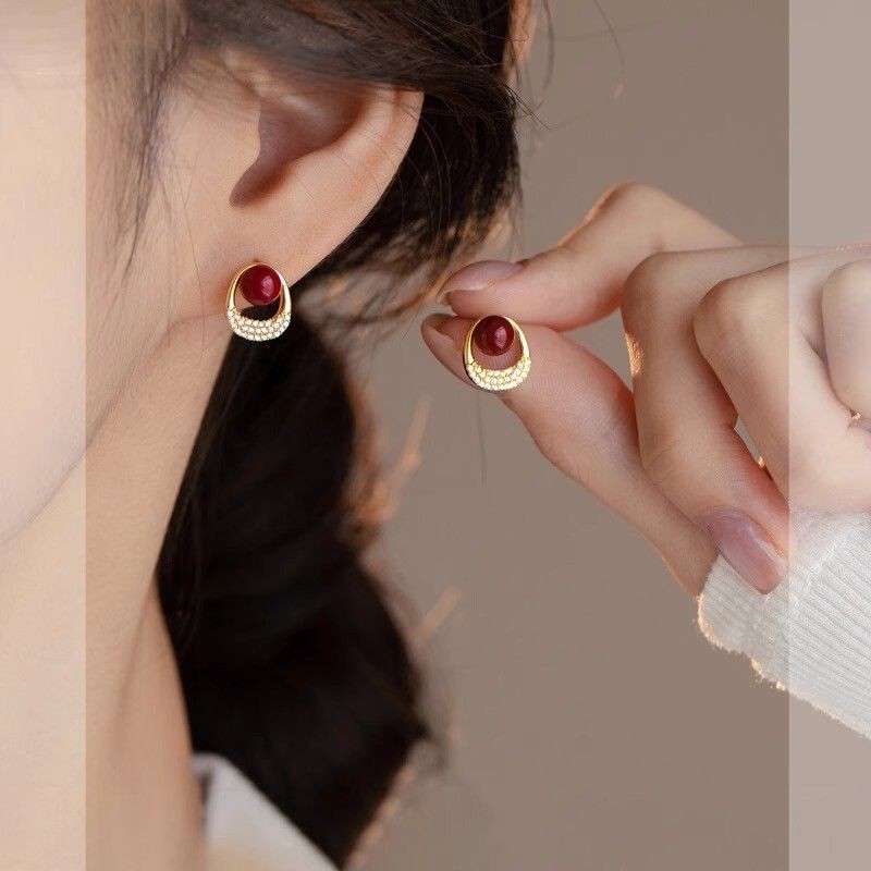 耳夹无耳洞耳钉本命年安可拉红豆珍珠新款爆款高级耳环轻奢耳饰Ear clip without ear hole earring this year Ancola red bean20250912
