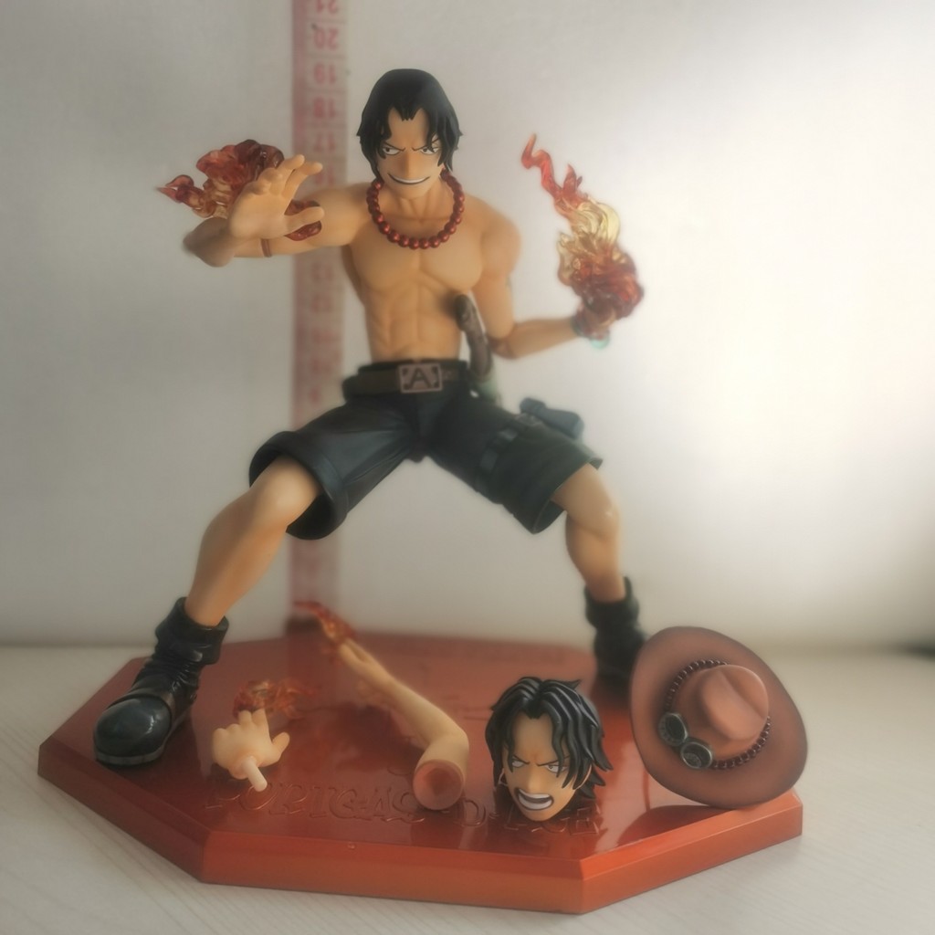 ฟิกเกอร์คํา Ace One Piece One Piece ของแท้จํานวนมาก