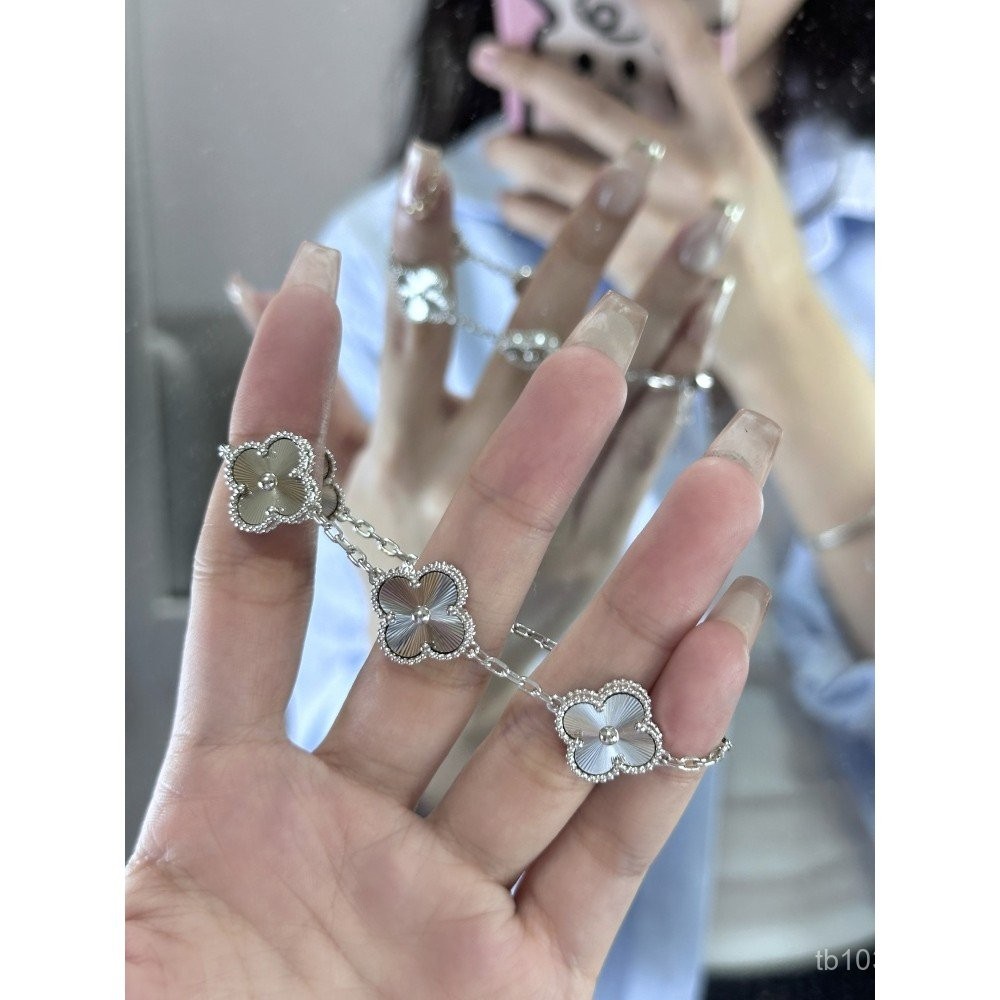 เครื่องประดับเลเซอร์ Niche วันวาเลนไทน์ Four-leaf Clover ของขวัญหรูหราสําหรับแฟนห้าดอกไม้ 999 สร้อยข