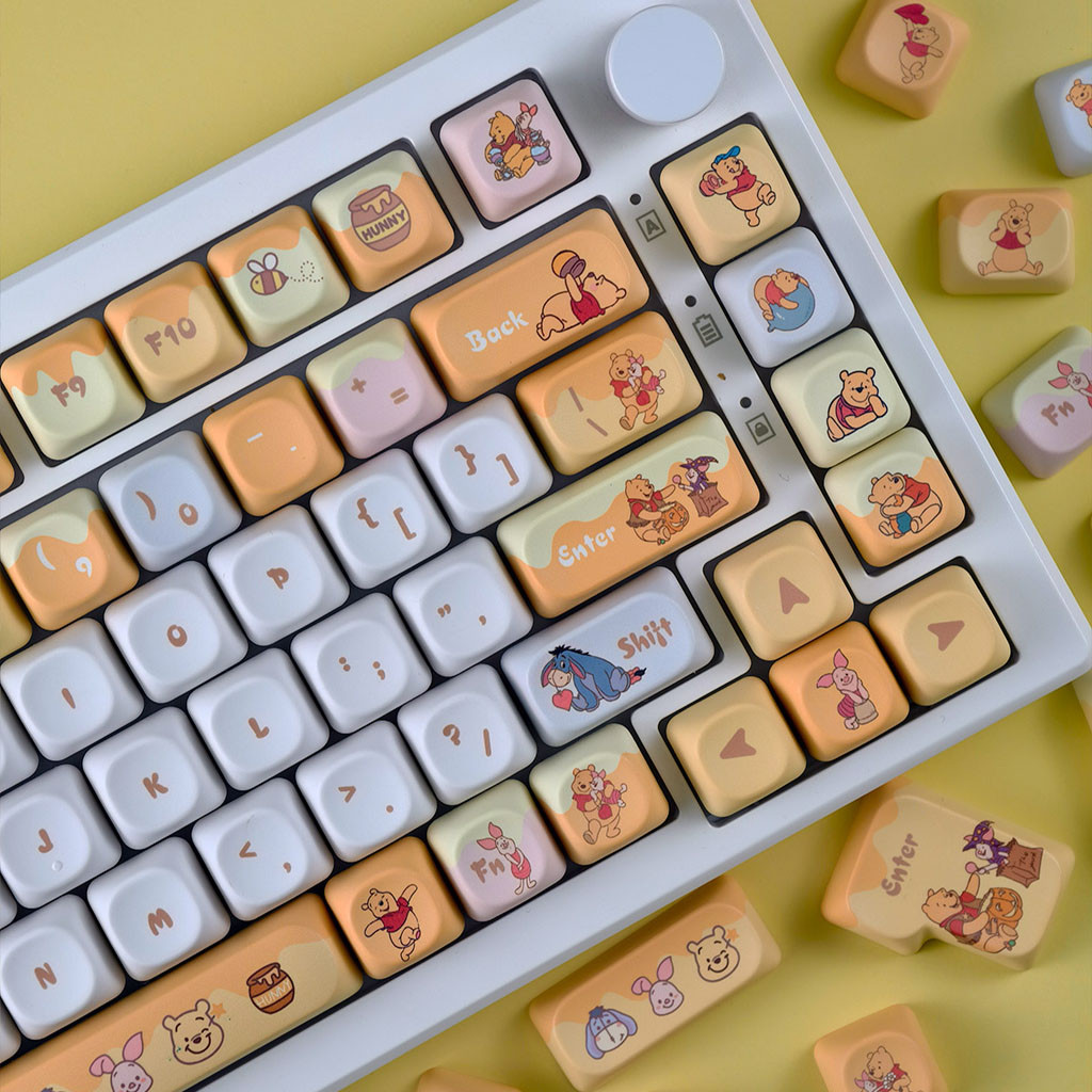 Winnie The Pooh Keycaps PBT MOA Profile 130 คีย์ Dye Sublimation Aula F75 F99 RK100 Mechanical Anime Keycaps การ์ตูนรอบสีเหลือง Keycaps น่ารักลูกหมู Eeyore Tiger Disney Keycap