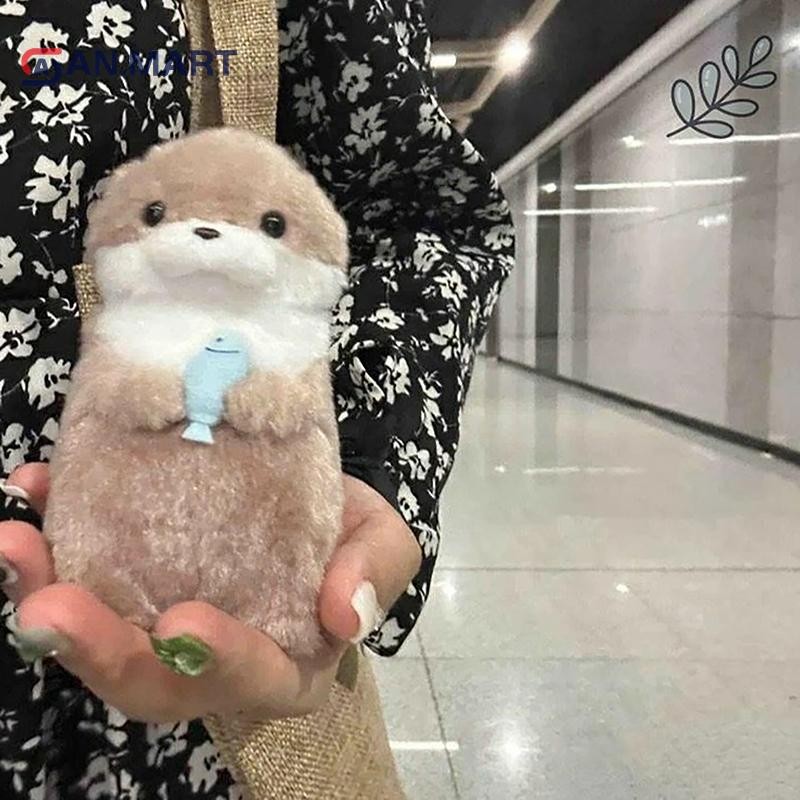 Newwellknownnice น่ารัก Otters Holding ปลา Plush Keyrings น้ําหนักเบาจี้ Props สําหรับกระเป๋านักเรียน Key กระเป๋าสตางค์ TH
