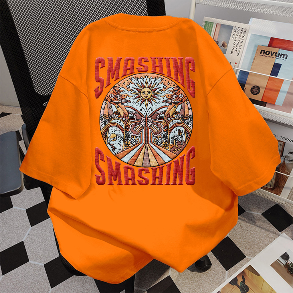 TeeTwoOneเสื้อยืดสีส้มOversize ผ้าCOTTON100%ลาย "SMASHINC" เนื้อผ้าเกรดพรีเมียม คอกลม ใส่สบาย【COD】