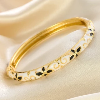 สร้อยข้อมือลายโคลเวอร์สี่ใบ สไตล์ย้อนยุคและขยาย ในสไตล์ดอกไม้ห้าใบ เปิด