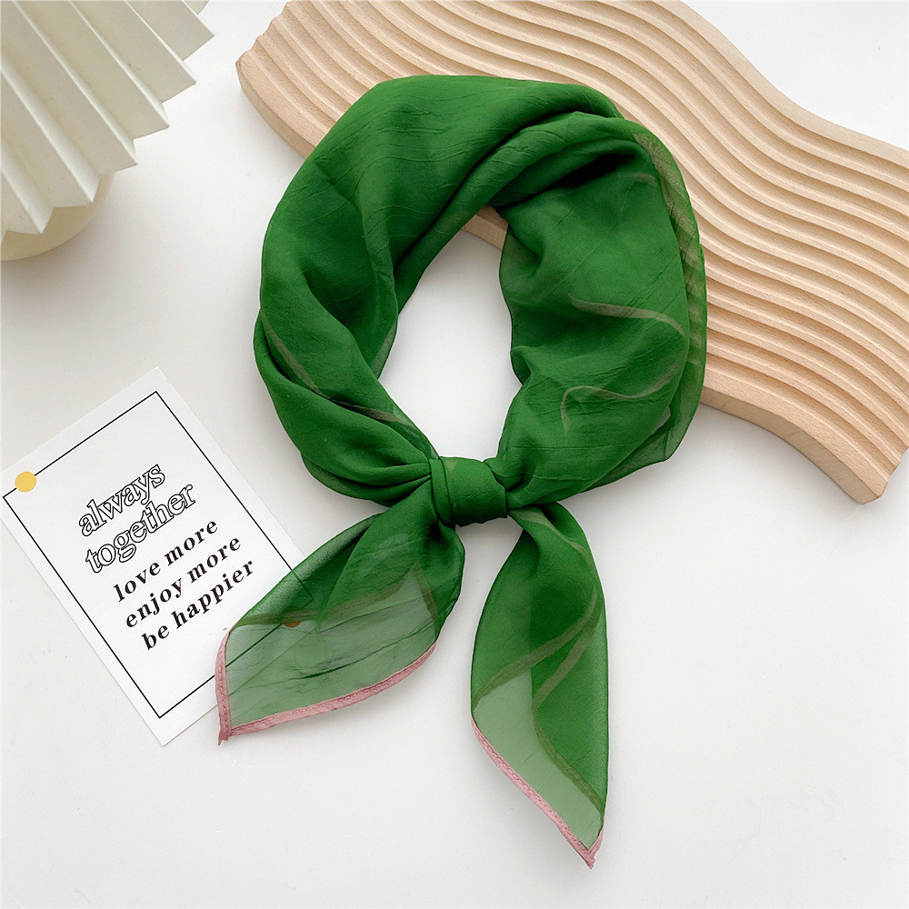 ผ้าพันคอด้ายไหมผู้หญิง ขนาด 70 ซม., สีทึบบางสี่เหลี่ยมเล็ก ๆ เหมาะสำหรับฤดูใบไม้ผลิ ใบไม้ร่วง และหนาหนาว พร้อมผูกเป็นผ้าพันคอ หรือคาดศีรษะ - รูปที่ 4