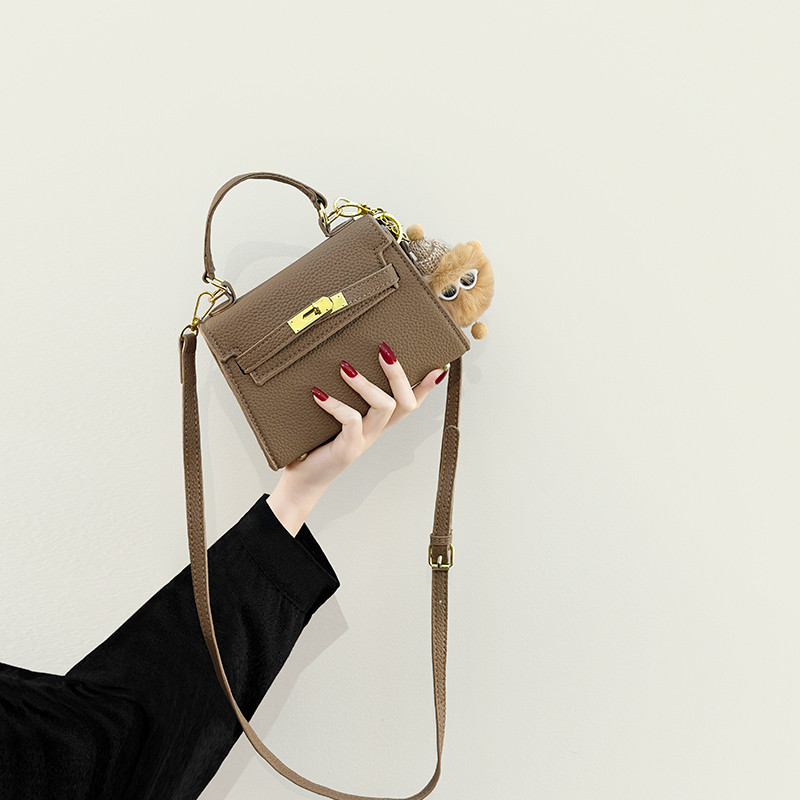 Thailand Lyn Brand กระเป๋าメッセンเจอร์สำหรับฤดูใบไม้ผลิและฤดูร้อน 2025 ออกแบบใหม่ กระเป๋าไหล่สะพายได้ พ