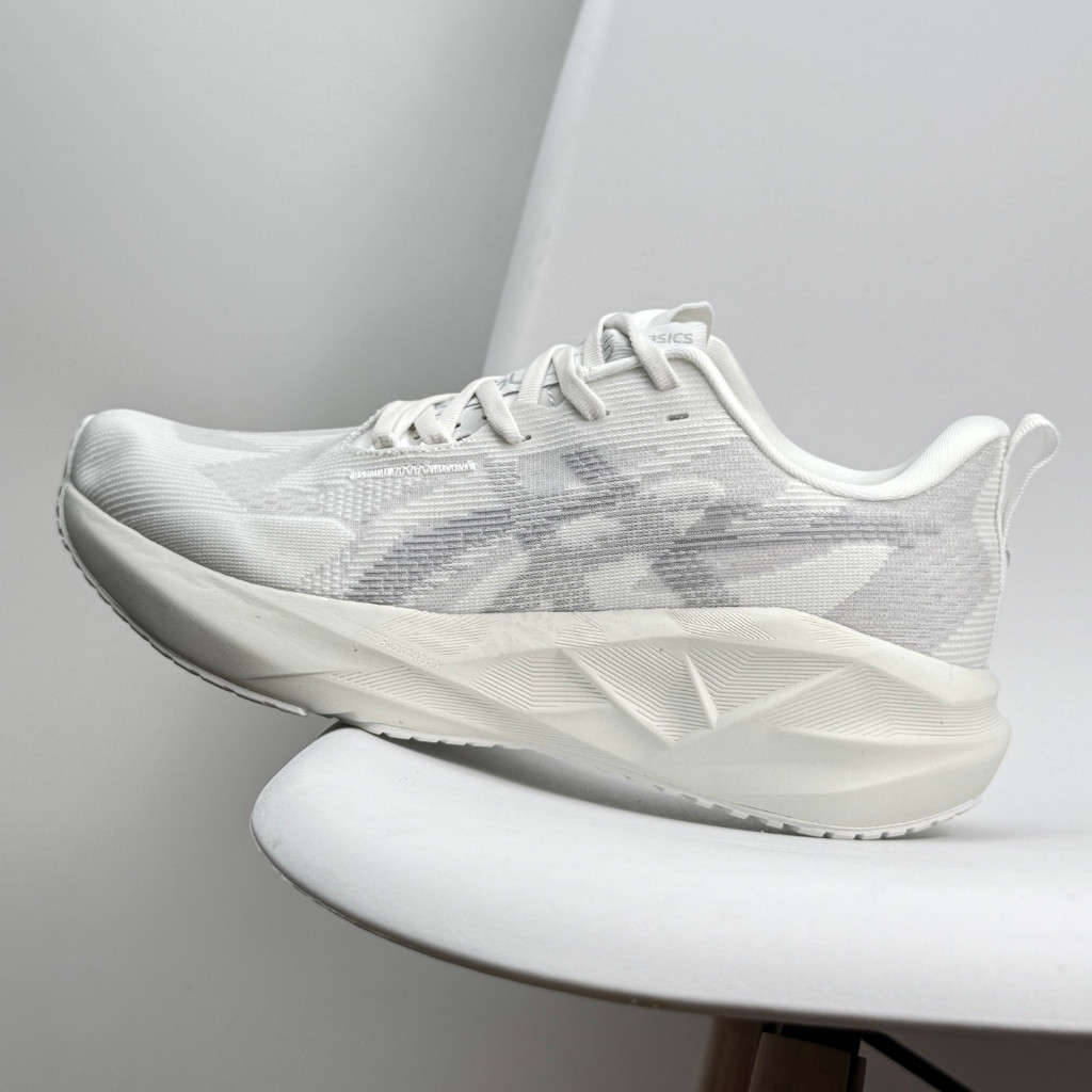 ASICS NOVABLAST 5 รองเท้าวิ่งกันกระแทกน้ําหนักเบา 1011B974-002-100-400 1011B975 IB1E