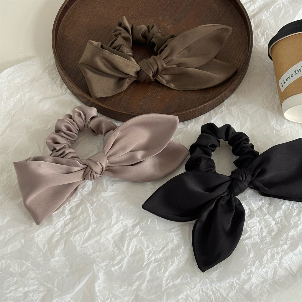 ยางยืดผมแบบโบว์ไม่สมมาตร ออกแบบใหม่ สำหรับสร้างทรงผมง่ายๆ ของผู้หญิง