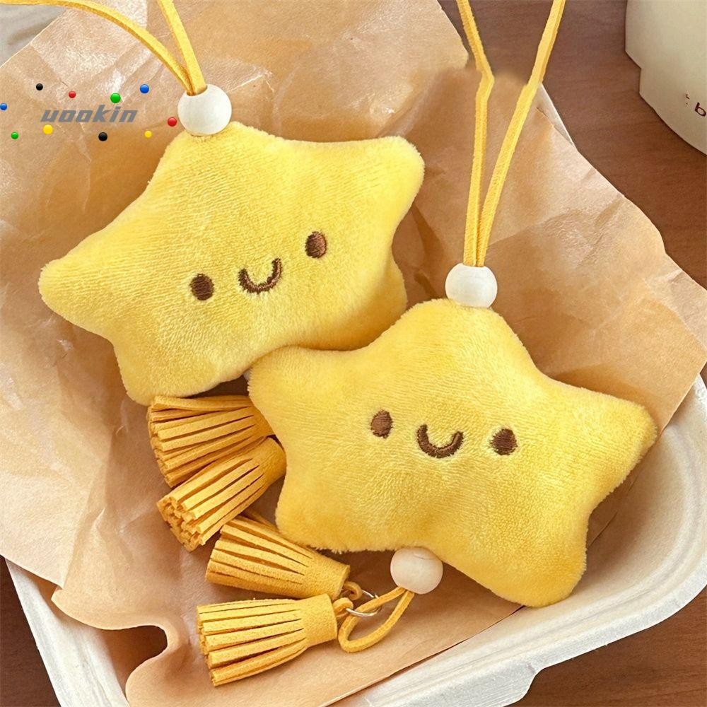 UOOKIN จี้ดาวตุ๊กตาสีเหลือง สำหรับแขวนกุญแจและกระเป๋า ออกแบบการ์ตูน ของแต่งรถและกระเป๋า