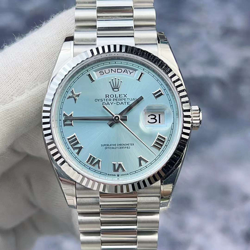 ปฏิทิน Rolex Rolex Sunday128236- 0008 Ice Blue Disk DD Roman Scale PT950 Platinum Watch