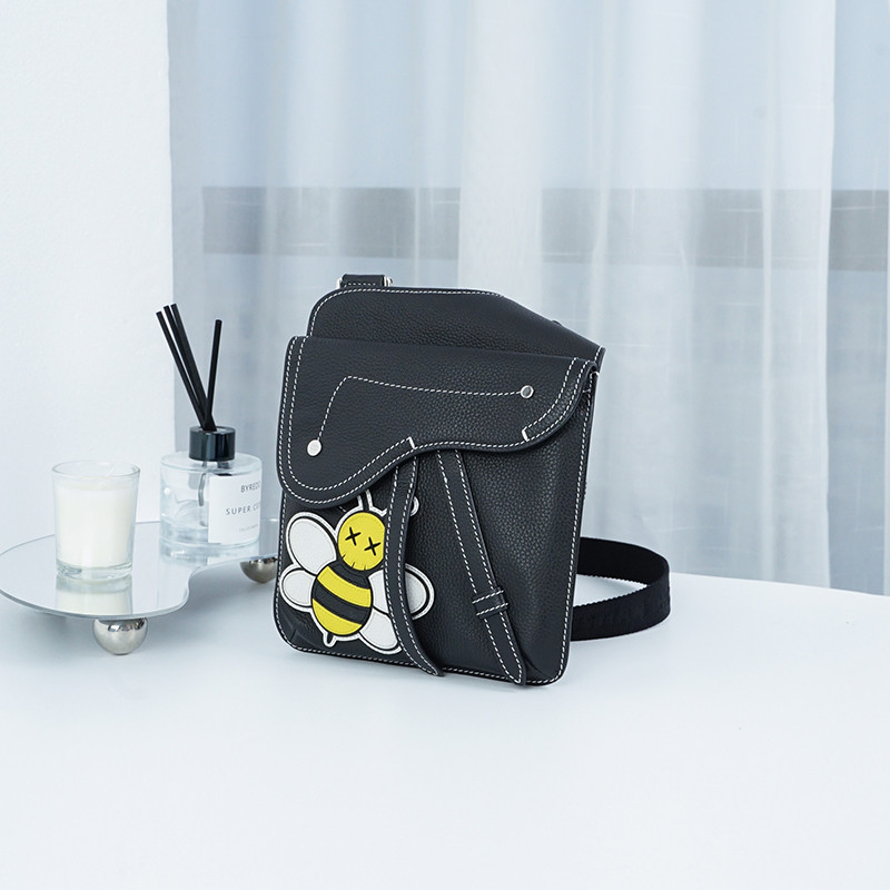 [99 ใหม่] Dior/Dior Female Bag Little Bee Chest Bag